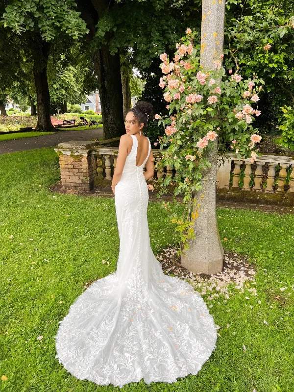 D3637 Off-shoulder Bridal Dress