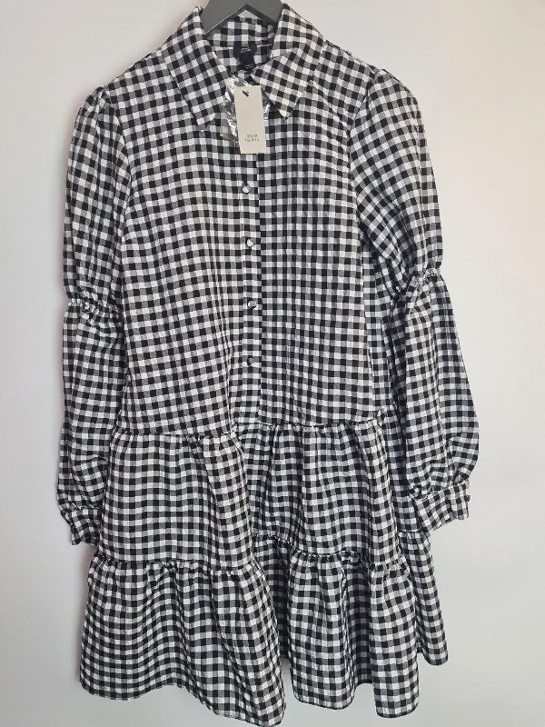 River Island Check Print Tiered Shirt Dress. Black And White Size 8 **** V100 Elegant Shirt Gown